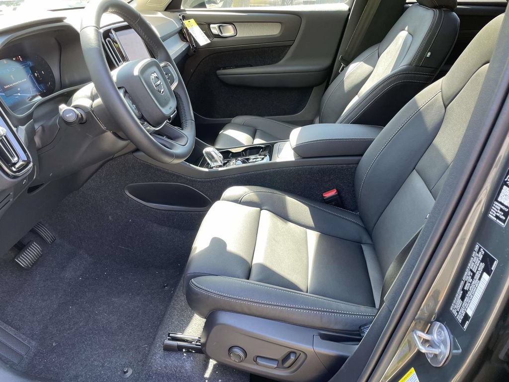 New 2026 Volvo XC40 B5 Ultra w/ Protection Package Premier AWD/4WD image 14