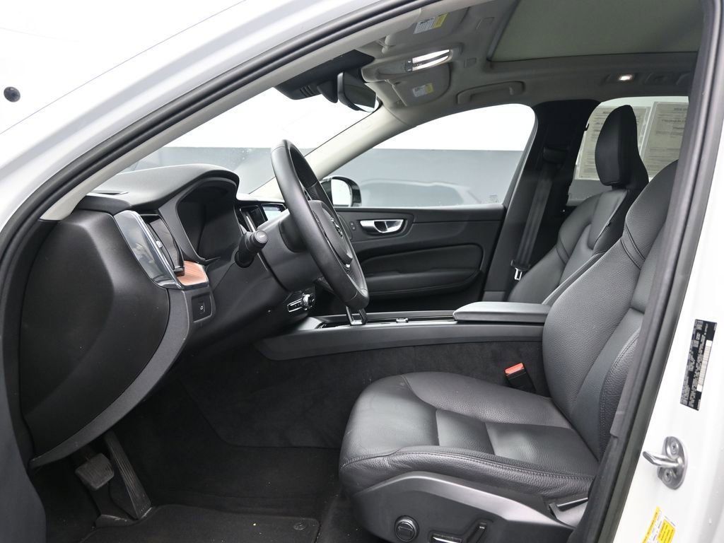 Used 2023 Volvo XC60 B5 Plus FWD image 12