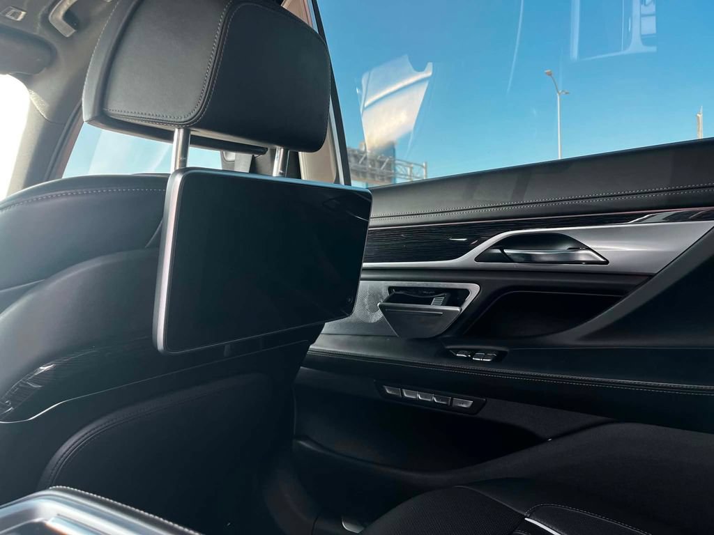 Used 2018 BMW 750i xDrive AWD/4WD image 16