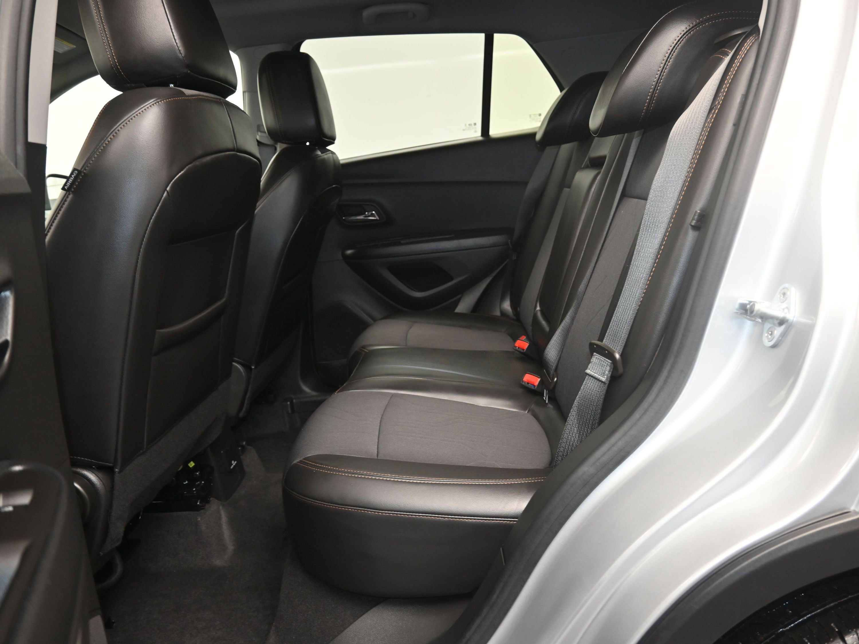 Used 2022 Chevrolet Trax LT w/ LT Convenience Package image 23