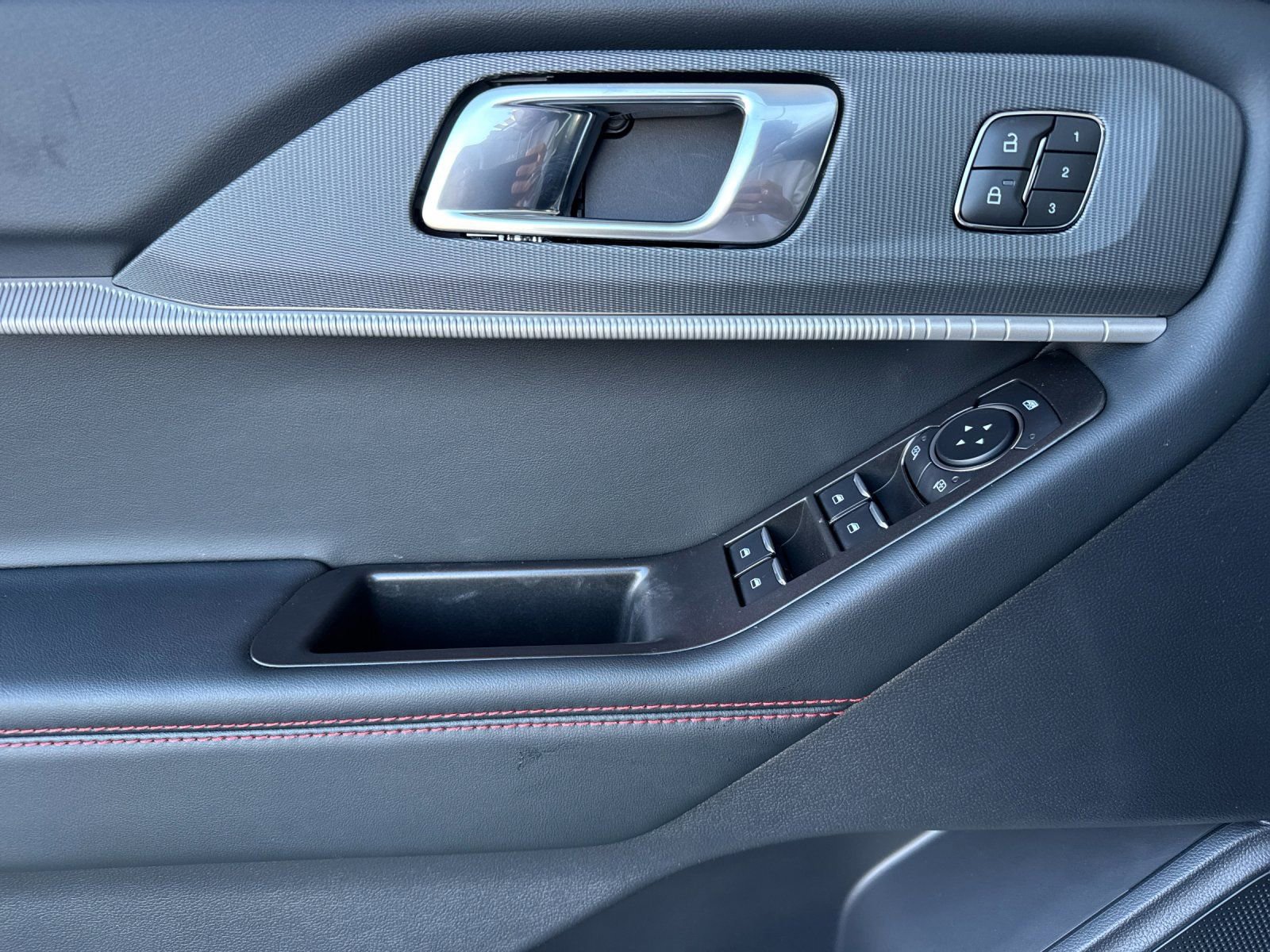 New 2026 Ford Explorer ST-Line w/ ST-Line Street Pack image 10