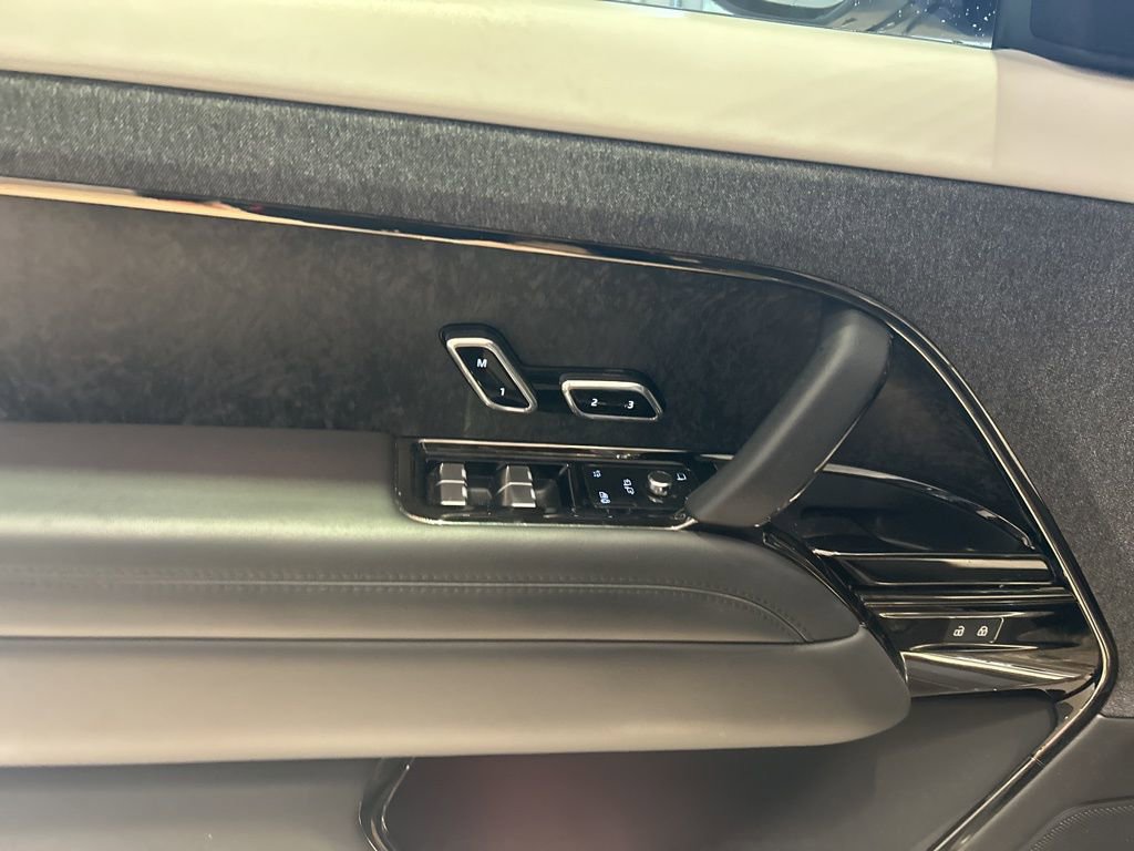 Used 2023 Land Rover Range Rover Sport First Edition image 3