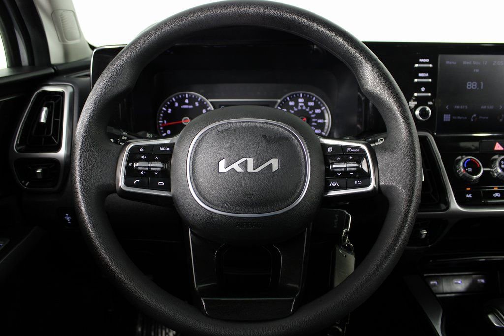 Used 2023 Kia Sorento LX image 6