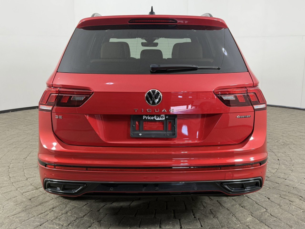 Used 2024 Volkswagen Tiguan SE R-Line AWD/4WD image 6