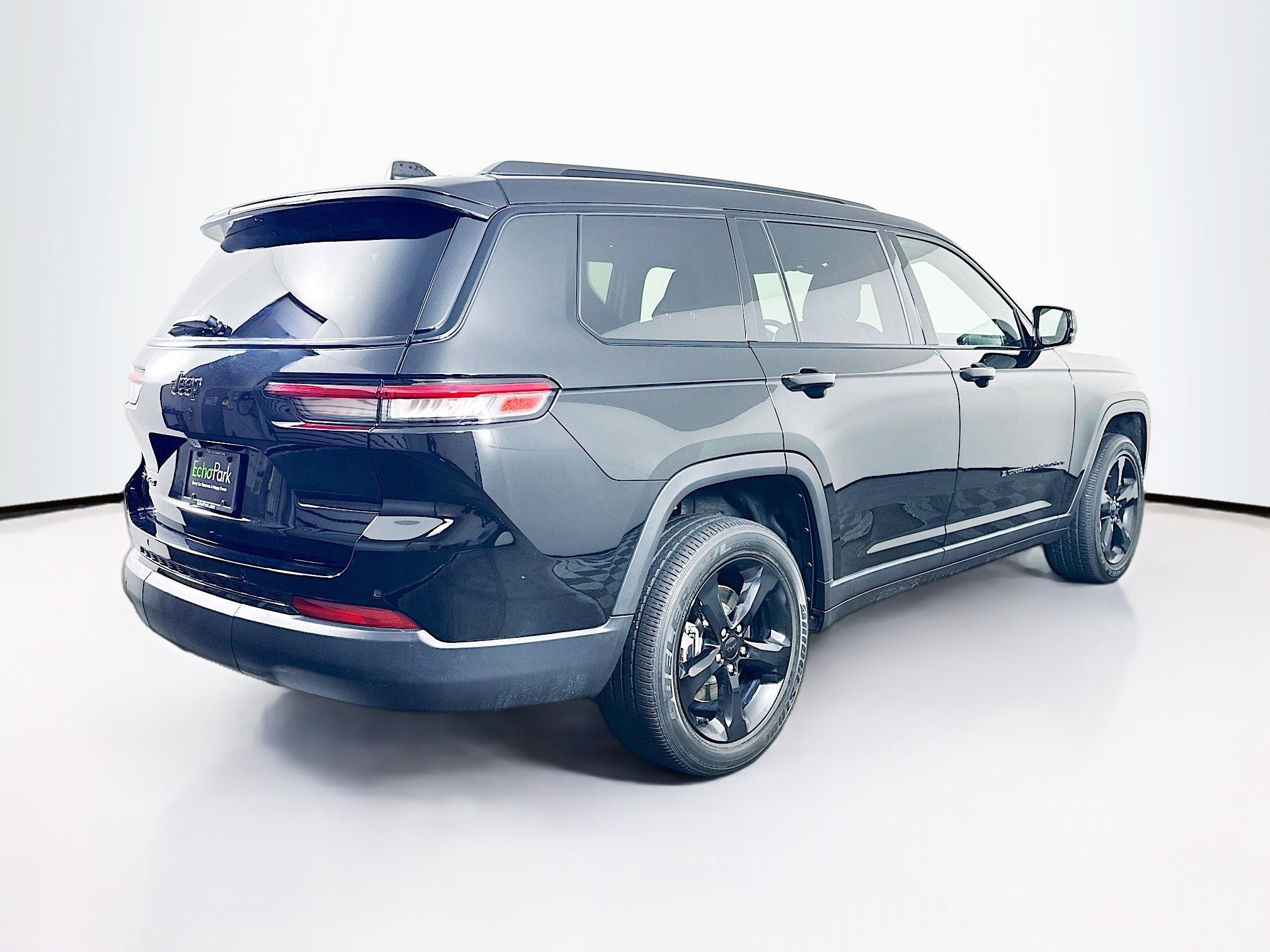 Used 2022 Jeep Grand Cherokee L Laredo image 9