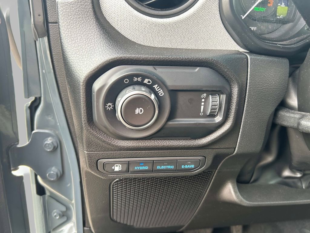 Used 2025 Jeep Wrangler Sport image 21