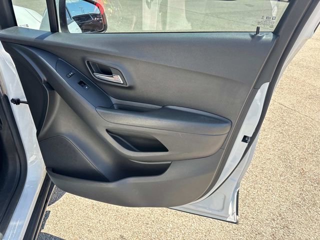 Used 2022 Chevrolet Trax LT w/ LT Convenience Package AWD/4WD image 22
