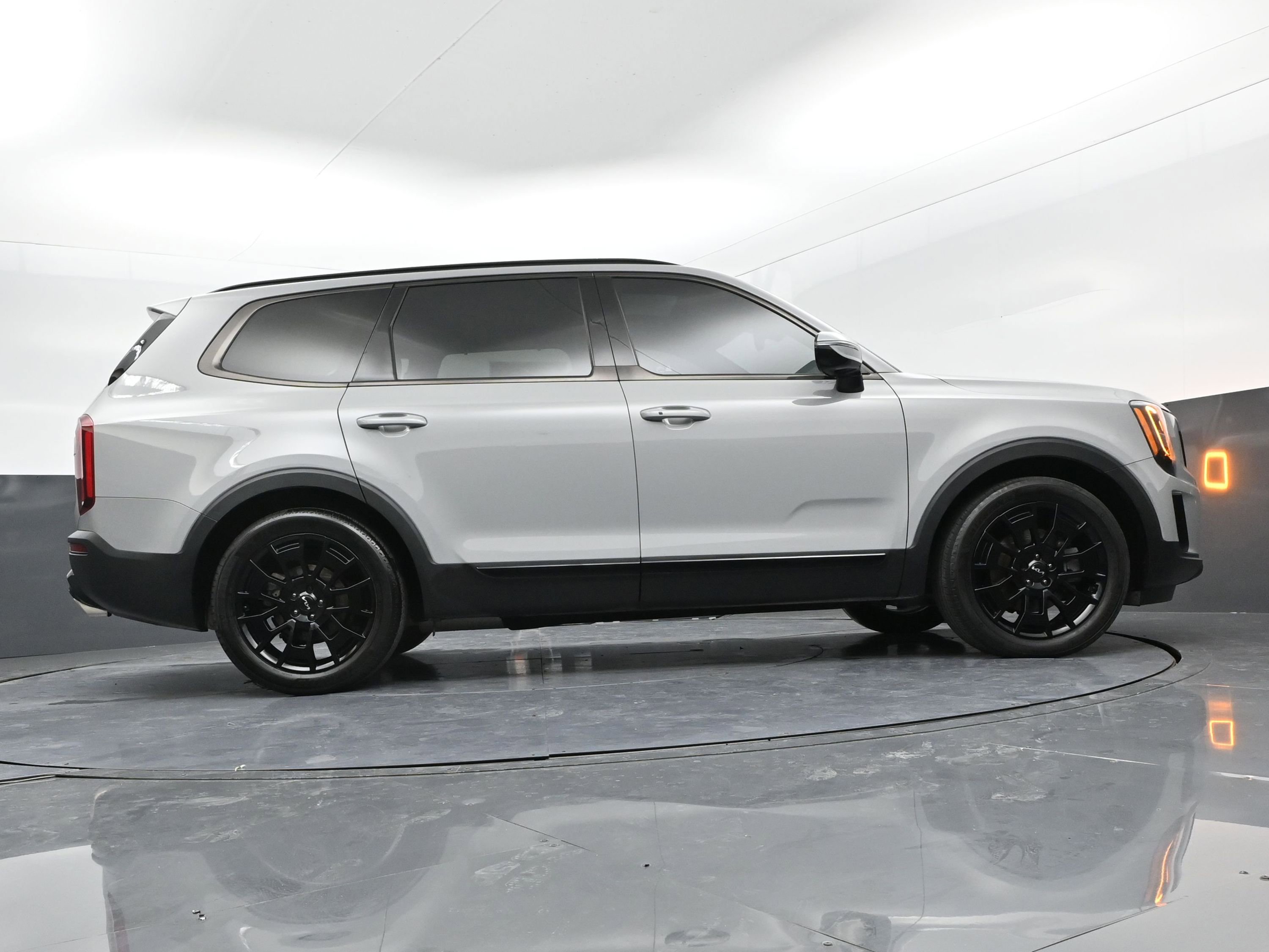Used 2022 Kia Telluride SX w/ SX Prestige Package image 40