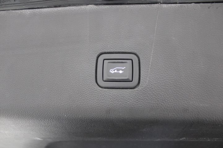Used 2020 Chevrolet Traverse LT w/ LT Premium Package AWD/4WD image 16