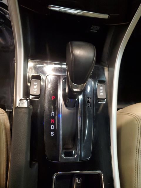 Used 2016 Honda Accord Touring image 25