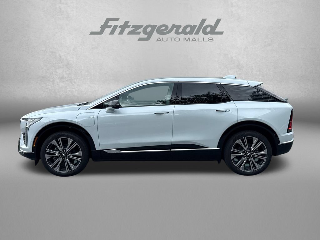 New 2026 Cadillac Optiq Luxury 2 RWD image 3