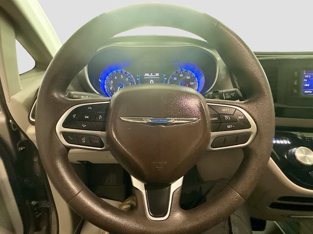 Used 2017 Chrysler Pacifica LX FWD image 11