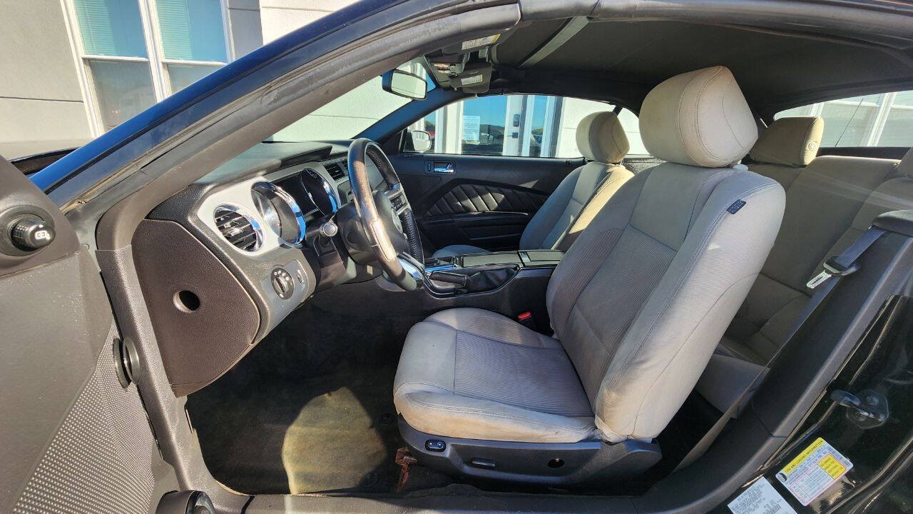 Used 2013 Ford Mustang Premium RWD image 10