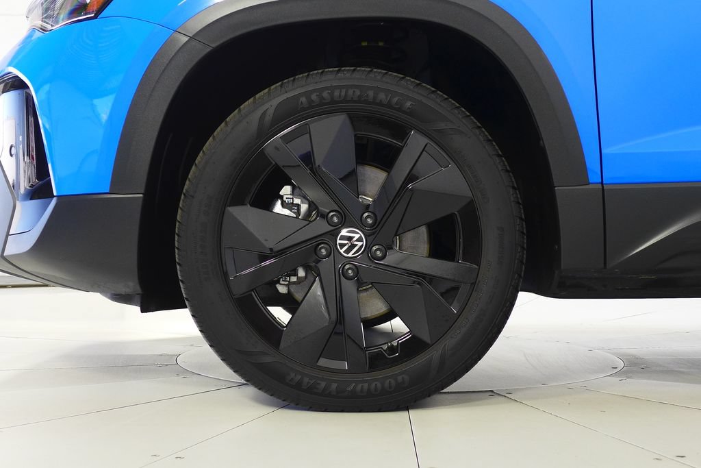 Used 2025 Volkswagen Taos SE FWD image 5