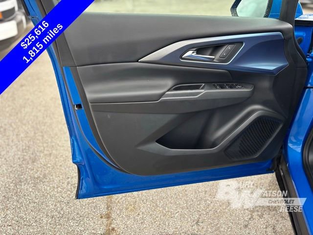 Used 2025 Chevrolet Equinox EV LT w/ Convenience Package image 12