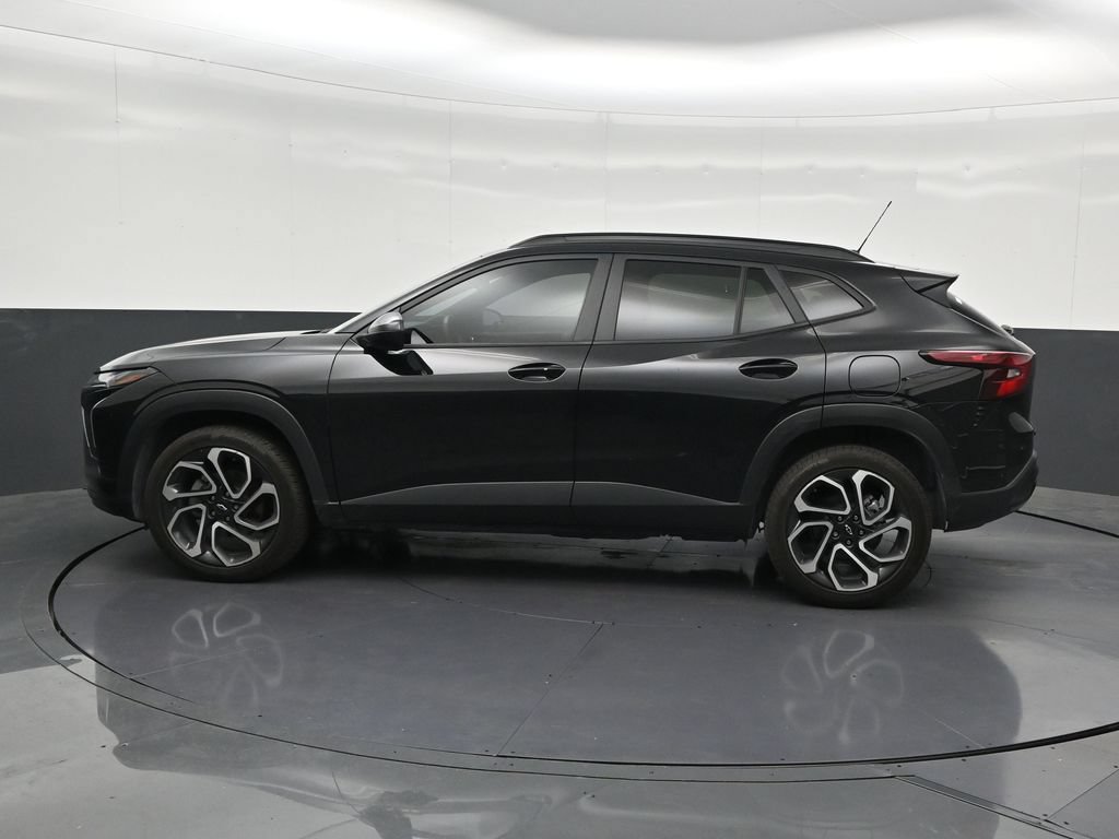 Used 2025 Chevrolet Trax RS w/ Sunroof Package FWD image 2