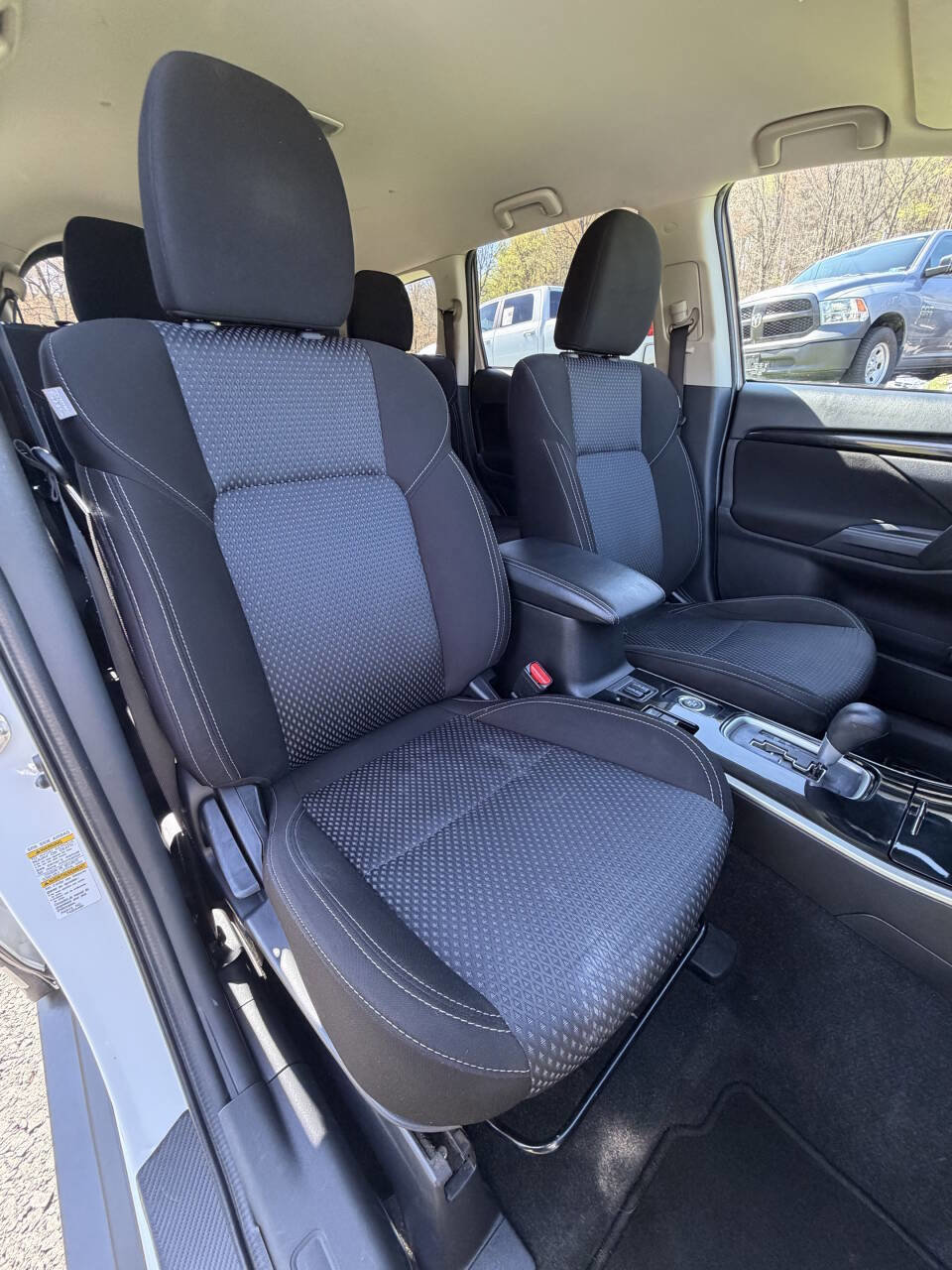 Used 2020 Mitsubishi Outlander ES AWD/4WD image 34