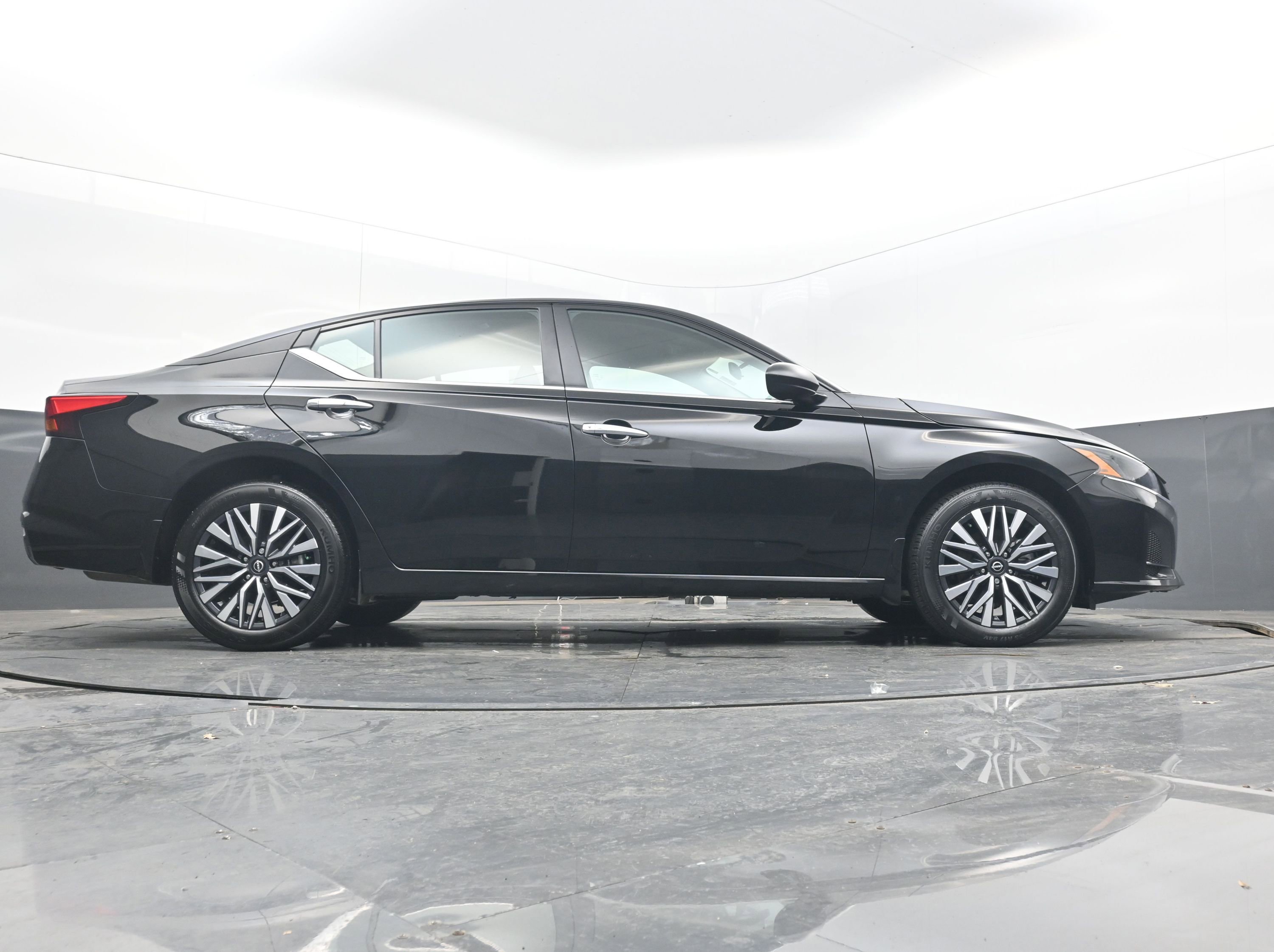 Certified 2025 Nissan Altima 2.5 SV image 29