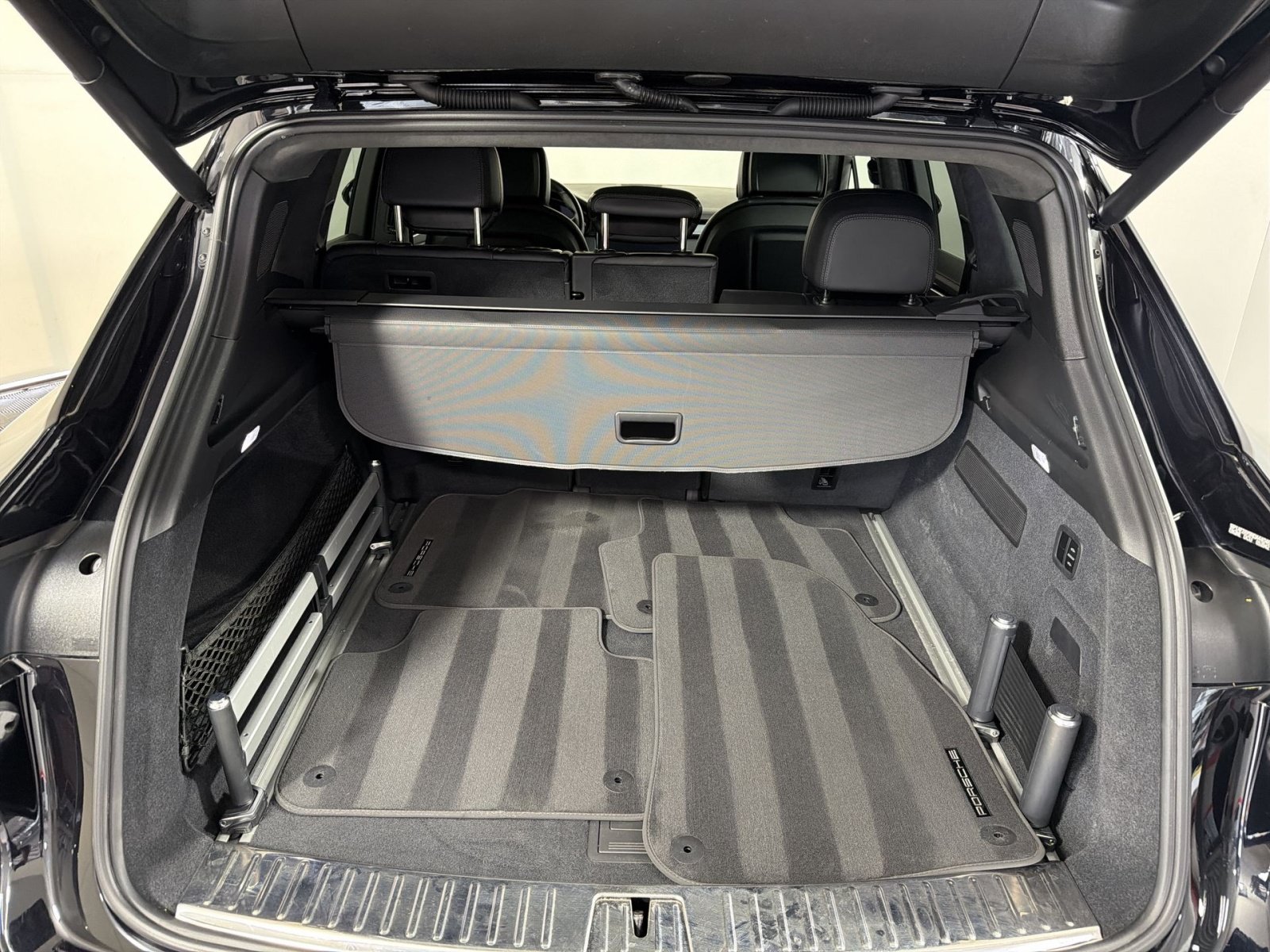 Used 2022 Porsche Cayenne Turbo AWD/4WD image 26