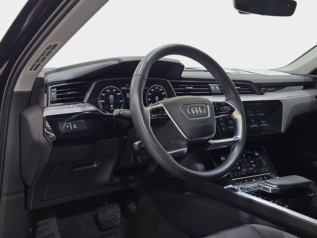 Used 2023 Audi e-tron Premium Plus w/ Premium Plus Package image 17