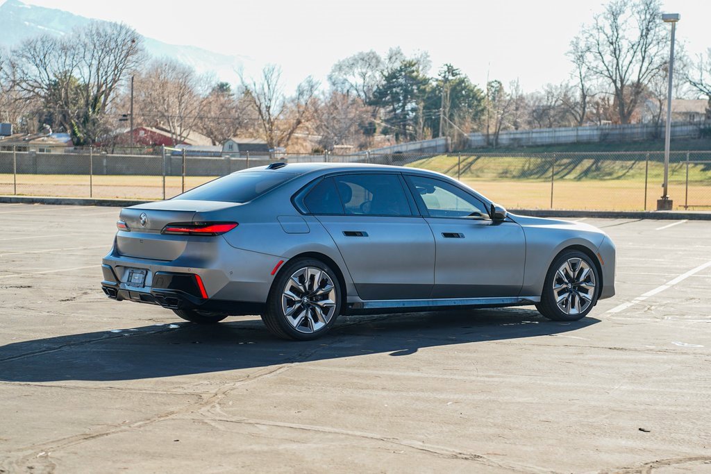 Used 2023 BMW 760i xDrive image 5