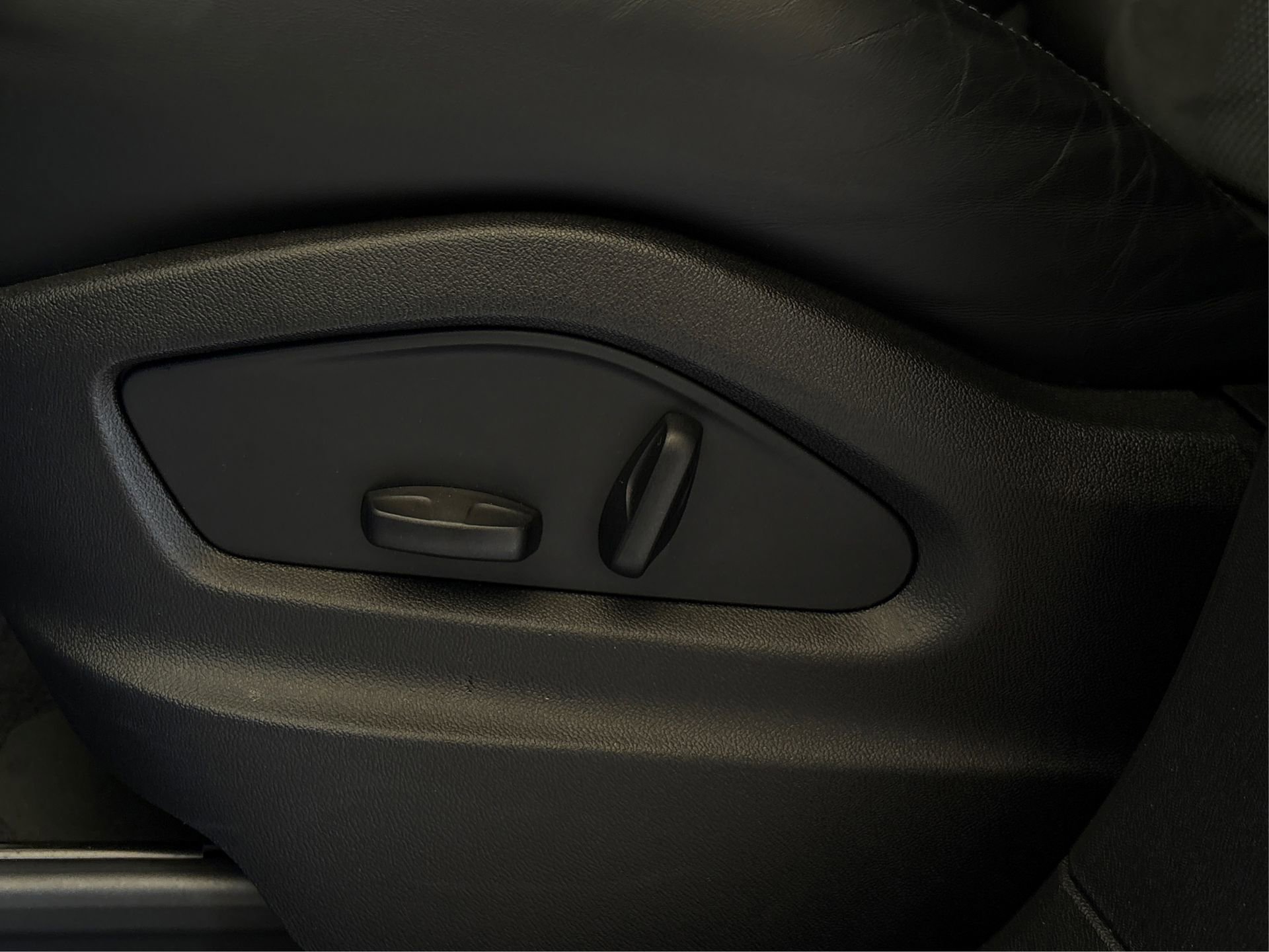 Used 2022 Porsche Cayenne Turbo GT image 27