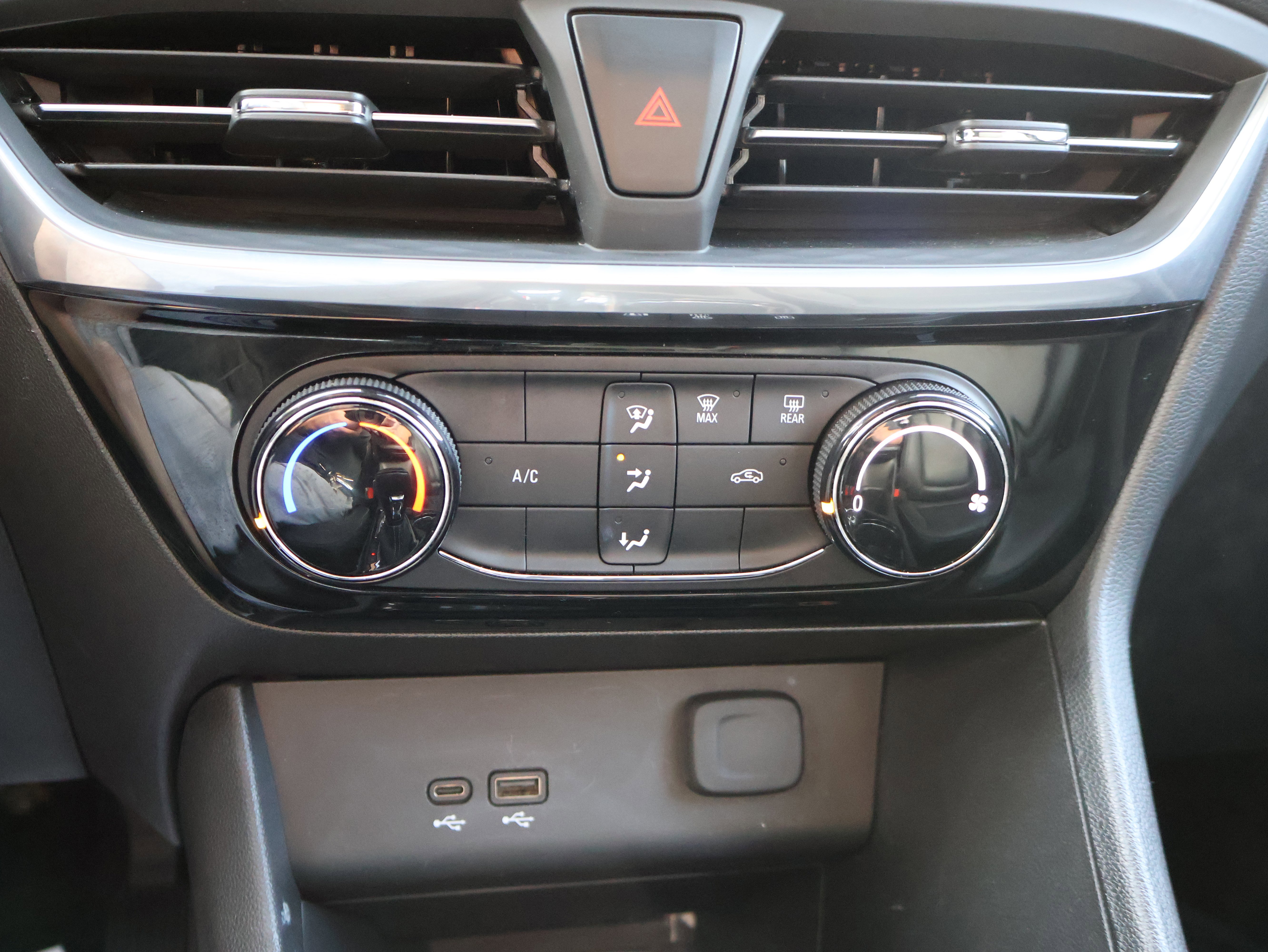 Used 2024 Buick Encore GX Sport Touring image 26