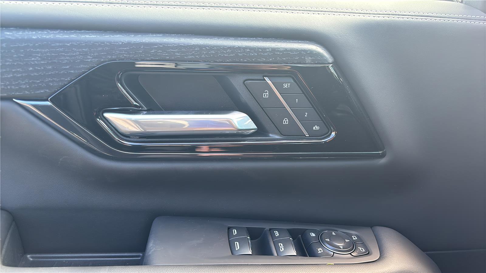 New 2026 GMC Yukon AT4 Ultimate w/ LPO, Floor Liner Package image 15