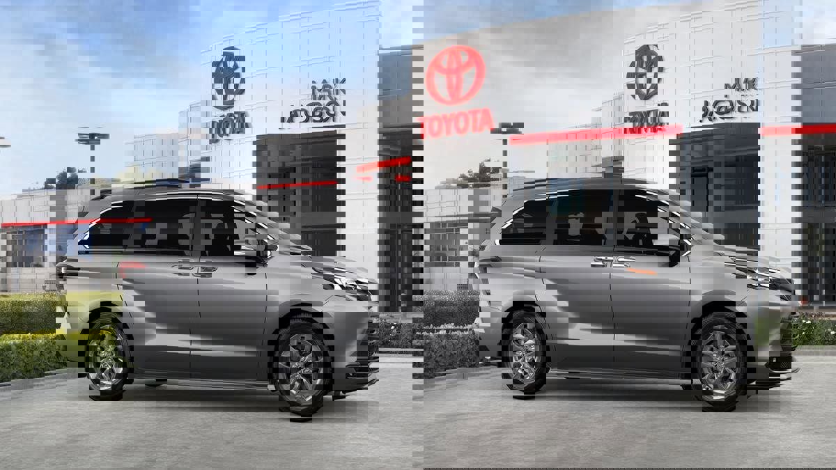 New 2026 Toyota Sienna XLE image 13