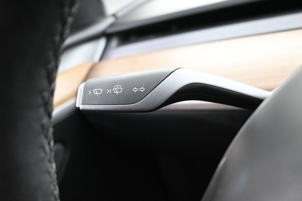 Used 2023 Tesla Model Y Performance AWD/4WD image 29