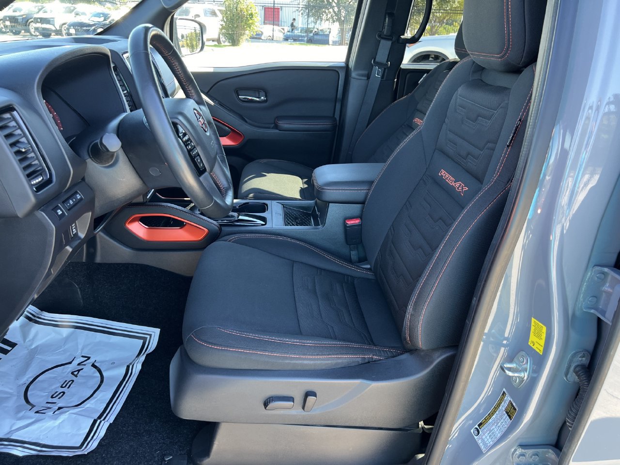 Used 2024 Nissan Frontier PRO-4X w/ Pro Convenience Package AWD/4WD image 9