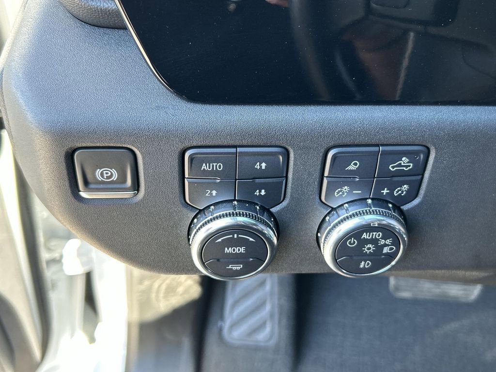 Used 2025 GMC Sierra 1500 Elevation image 18