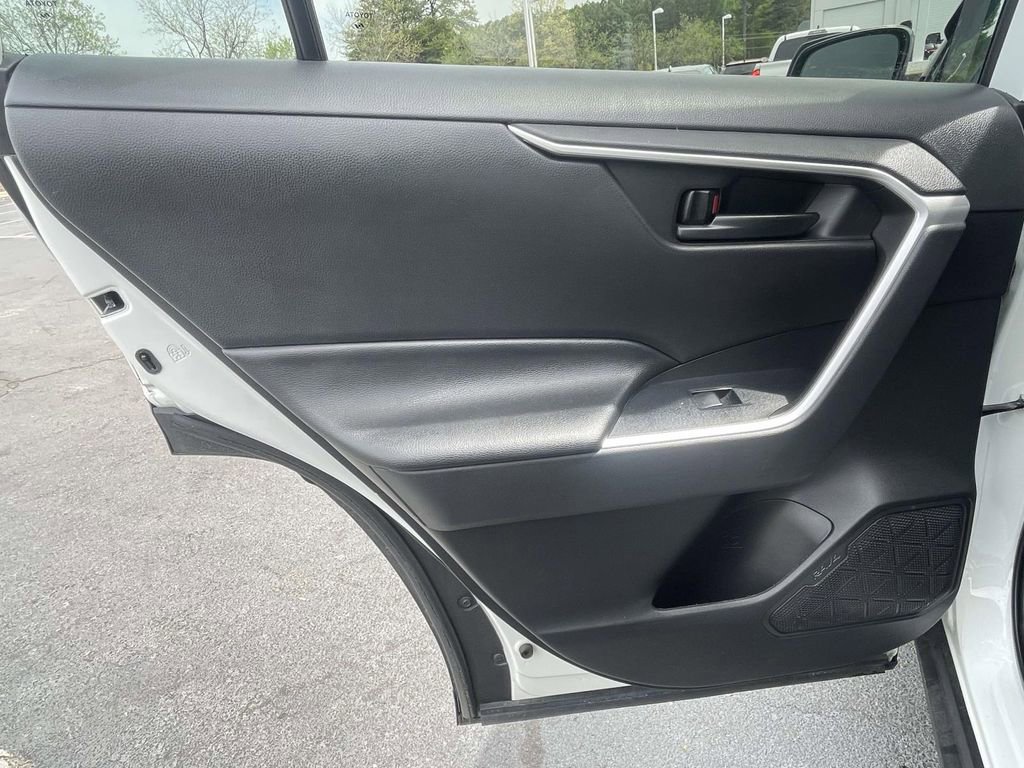 Used 2022 Toyota RAV4 LE image 17
