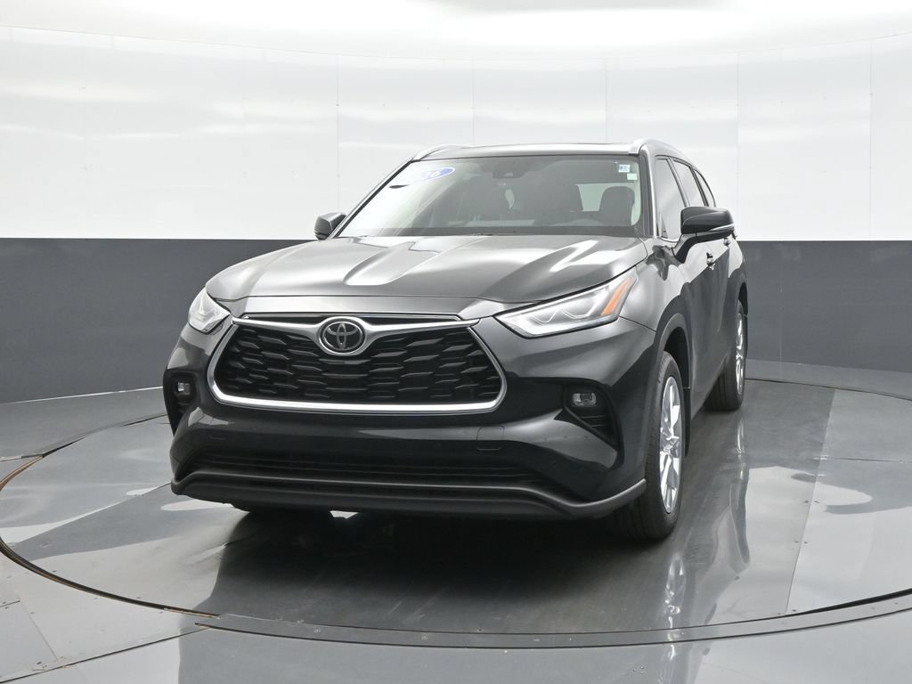 Certified 2026 Toyota Highlander Limited AWD/4WD image 2