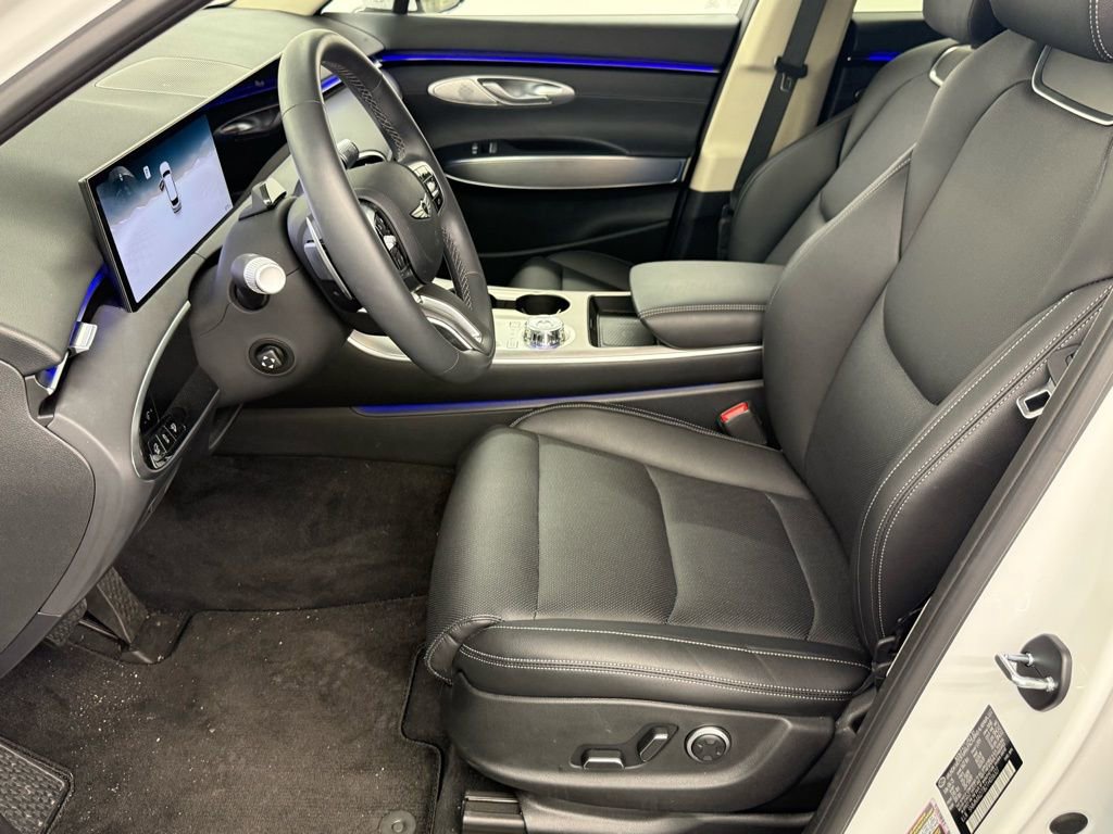 Used 2026 Genesis GV70 2.5T Select image 16