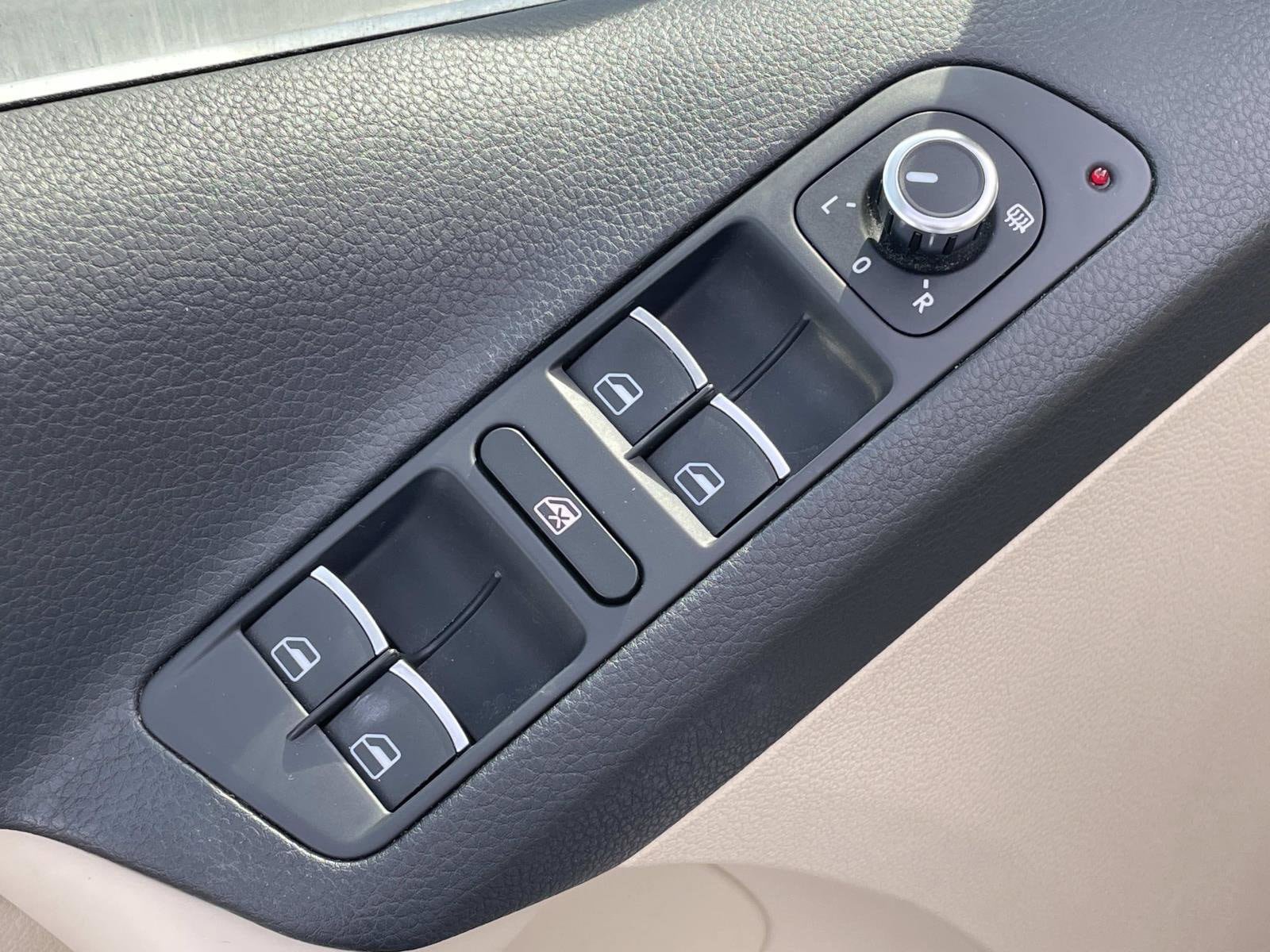 Used 2013 Volkswagen Tiguan SE FWD image 15