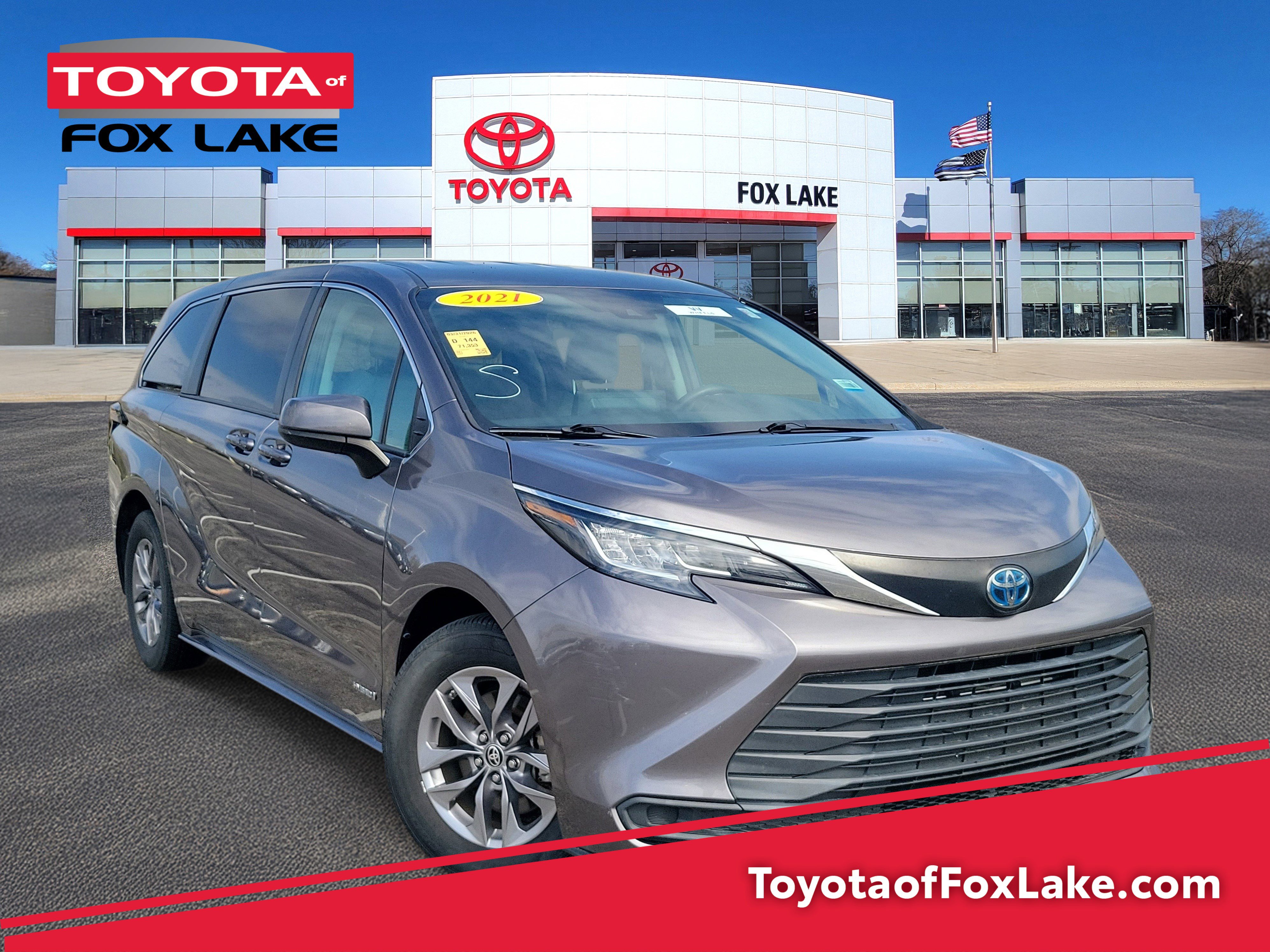 Used 2021 Toyota Sienna LE image 1