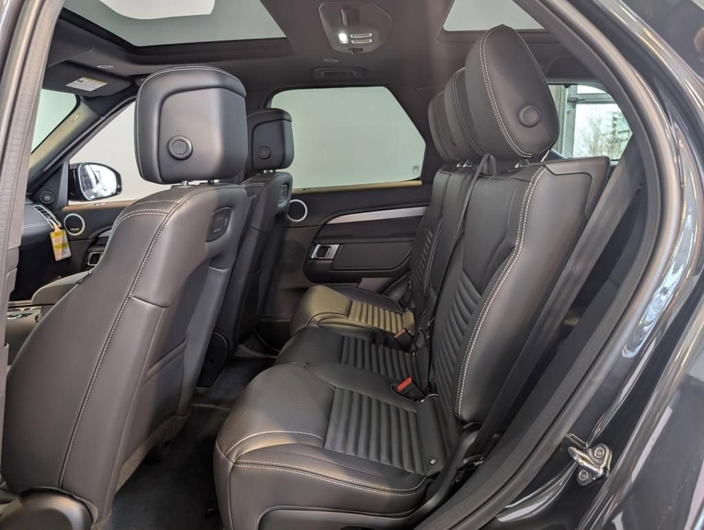 New 2026 Land Rover Discovery Limited Edition image 26