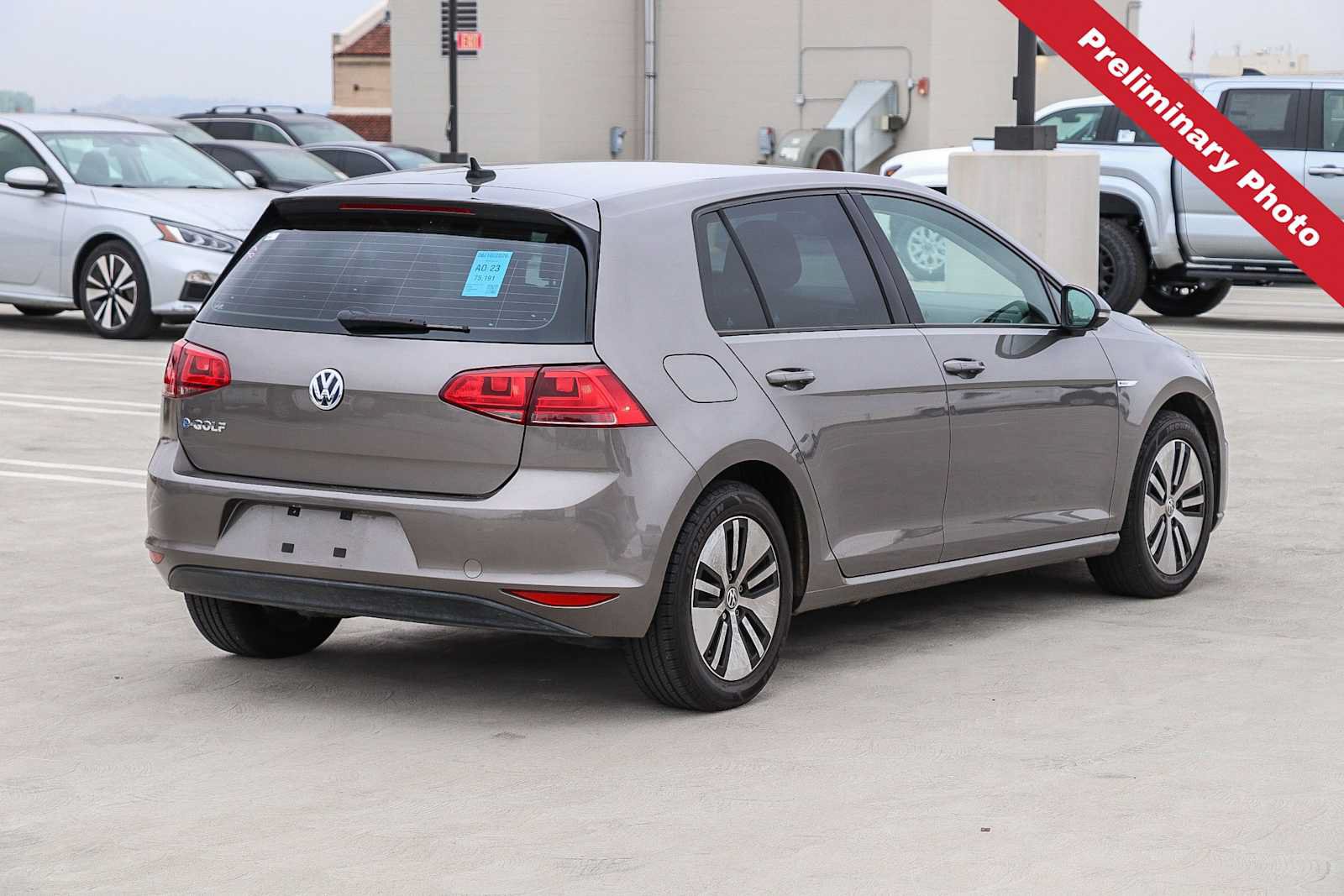 Used 2016 Volkswagen e-Golf SE FWD image 6