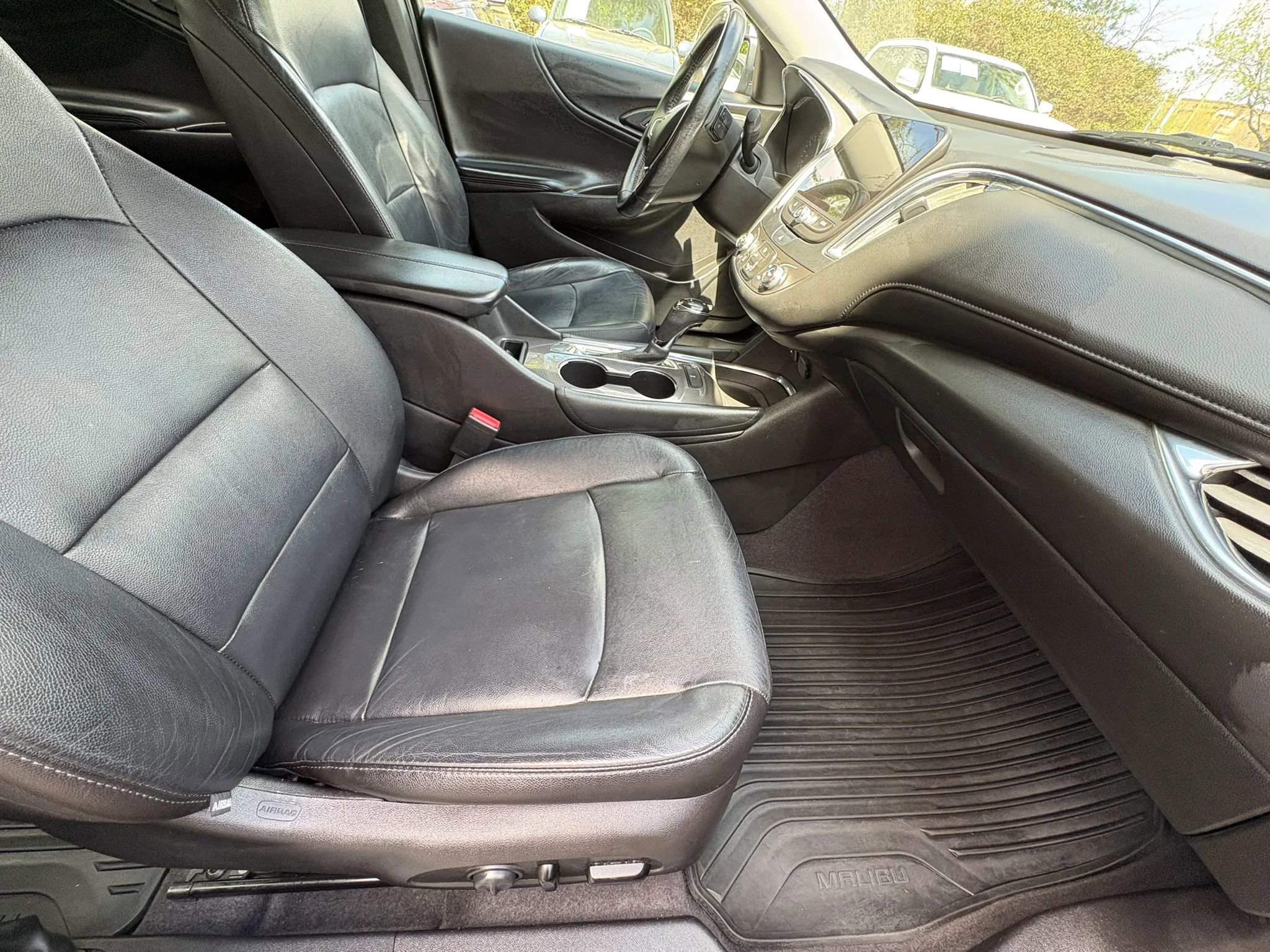 Used 2017 Chevrolet Malibu LT w/ Leather Package image 10