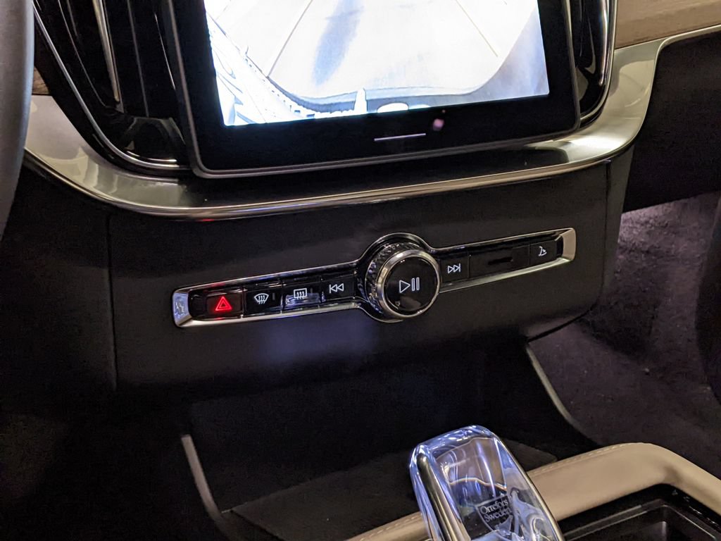 New 2026 Volvo XC90 T8 Ultra w/ Protection Package Premier AWD/4WD image 18