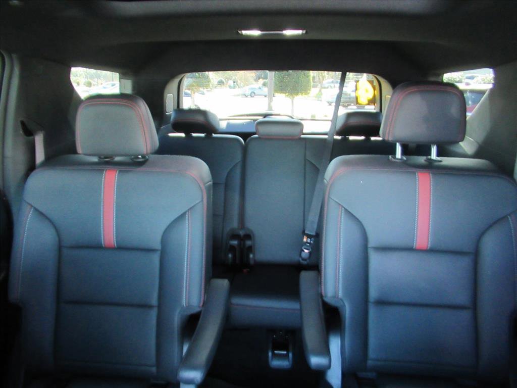 Used 2024 Chevrolet Traverse RS image 30
