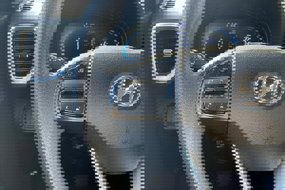 Used 2024 Hyundai Venue SE image 18