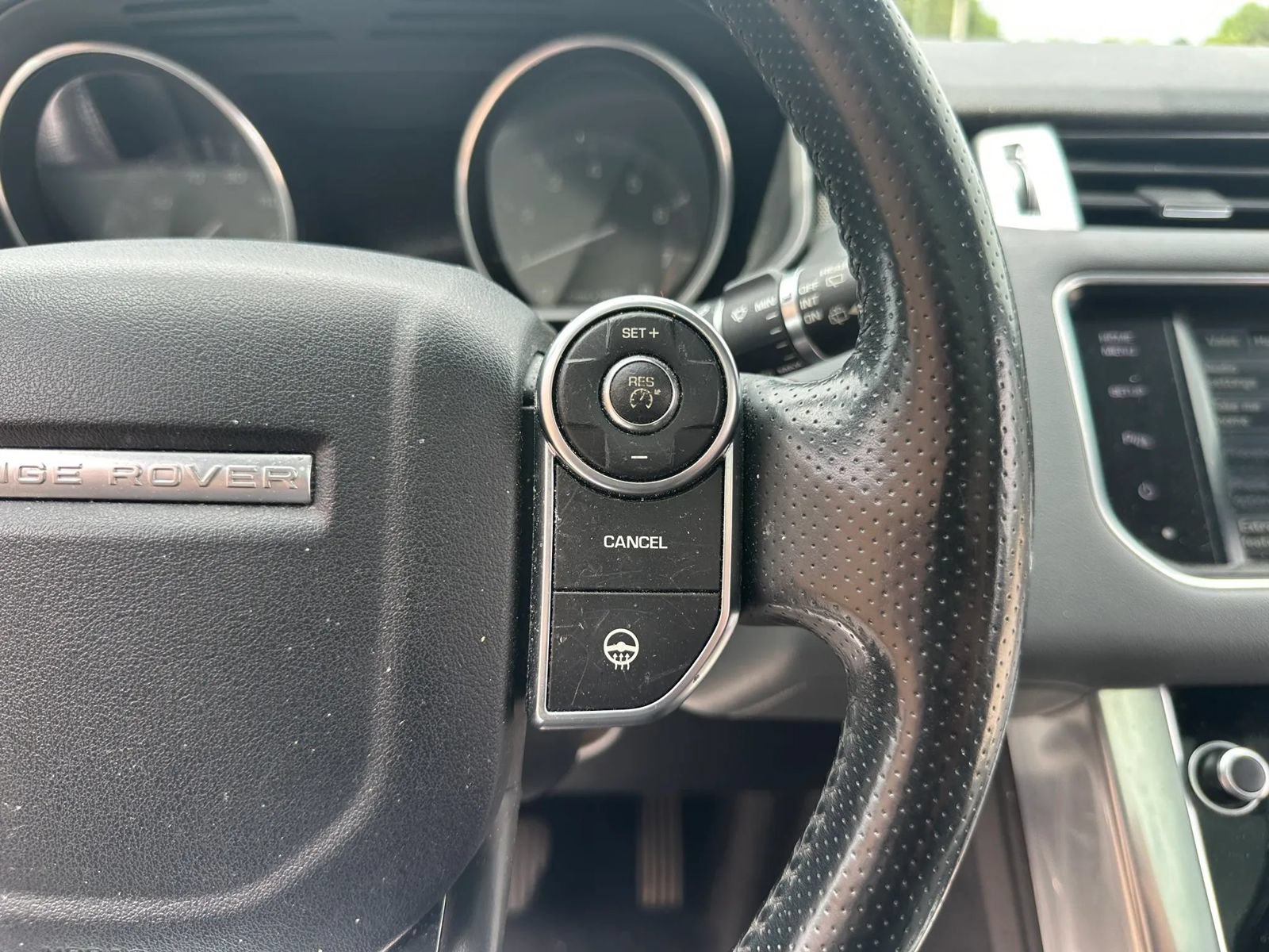 Used 2015 Land Rover Range Rover Sport HSE AWD/4WD image 29