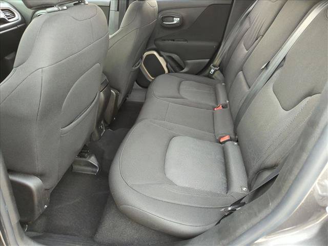 Used 2017 Jeep Renegade Latitude w/ Advanced Technology Group AWD/4WD image 18