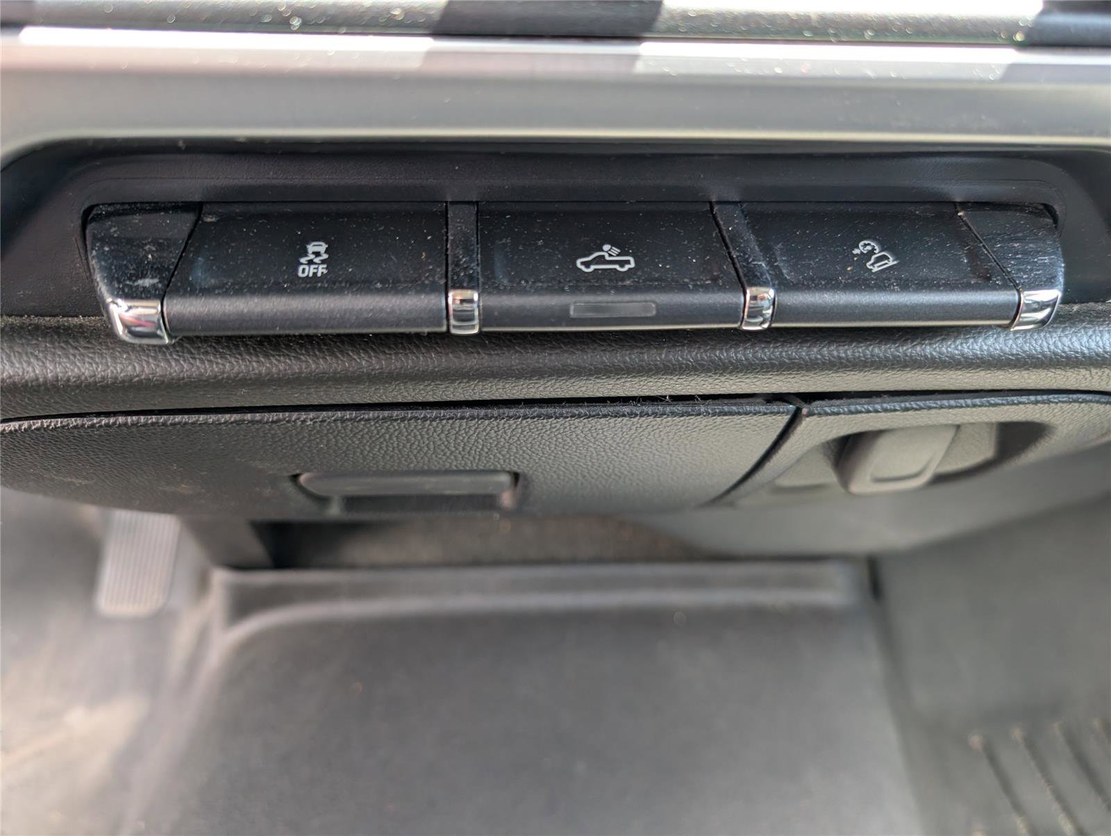 Used 2015 GMC Sierra 1500 SLE w/ SLE Value Package image 19