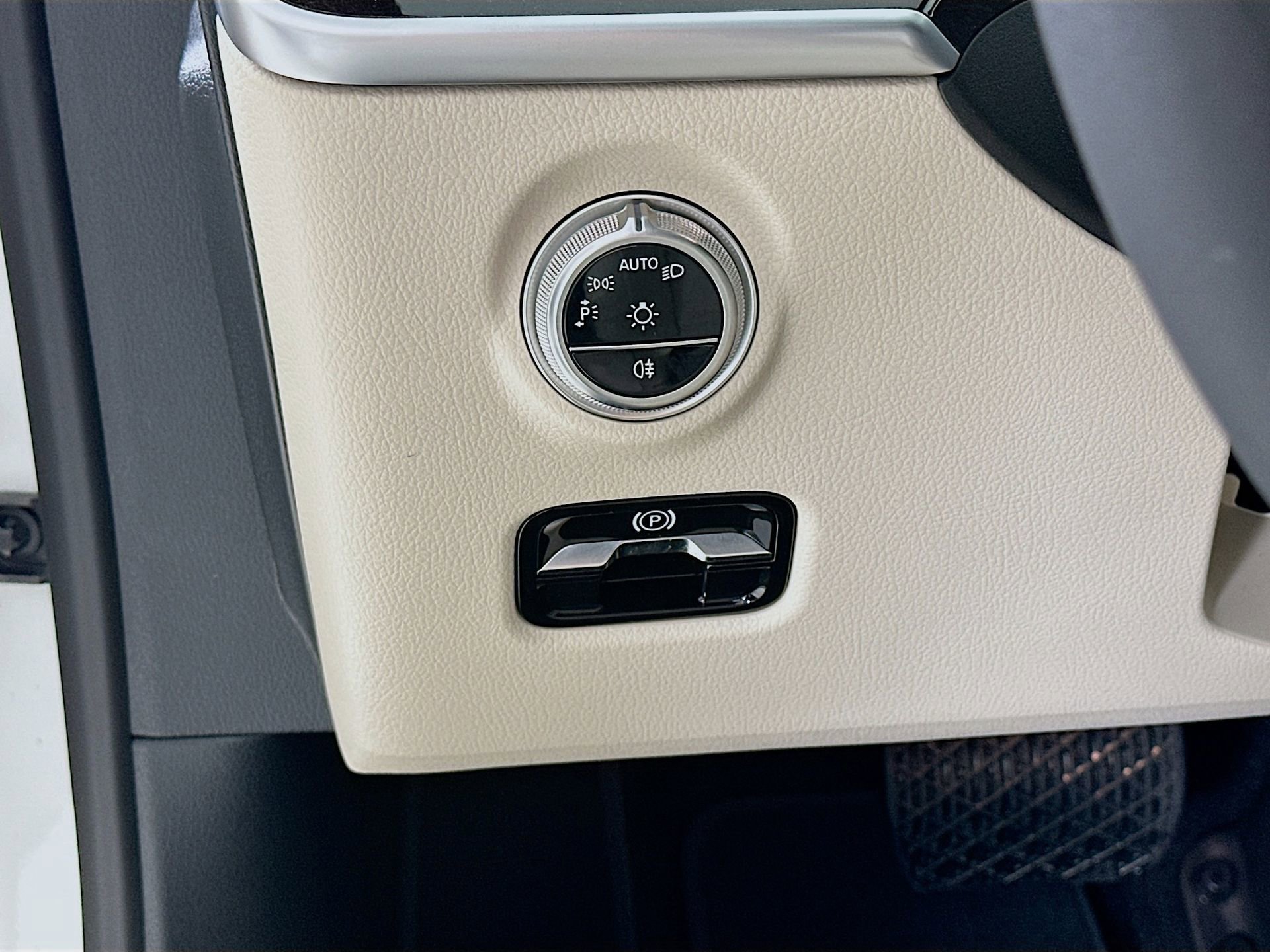 New 2026 Mercedes-Benz C 300 Sedan image 11