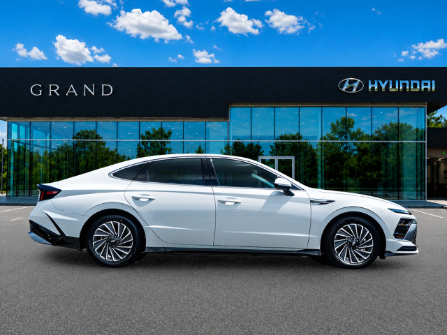 Certified 2025 Hyundai Sonata SEL FWD image 6