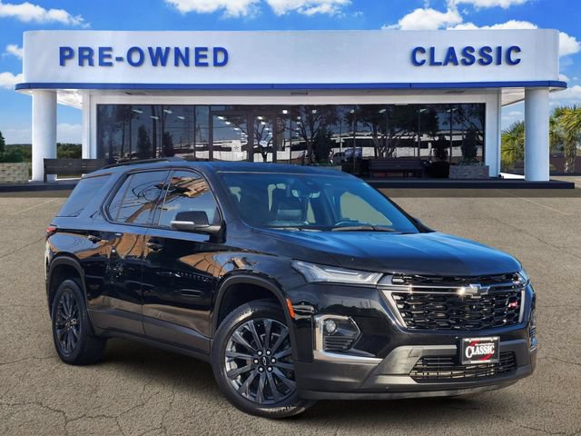 Used 2023 Chevrolet Traverse RS w/ LPO, Cargo Package FWD image 1