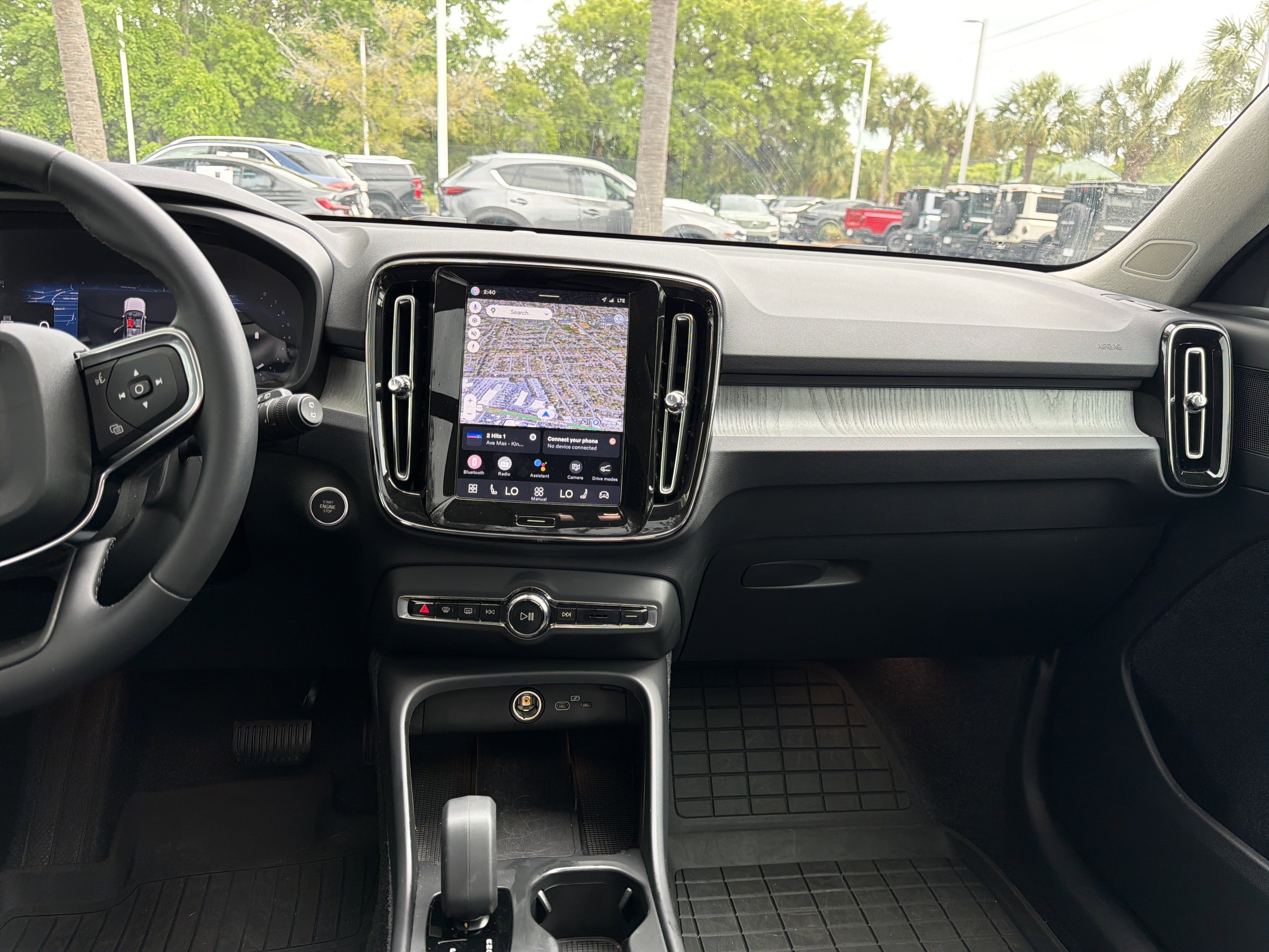 Certified 2025 Volvo XC40 B5 Core w/ Protection Package Premier image 31